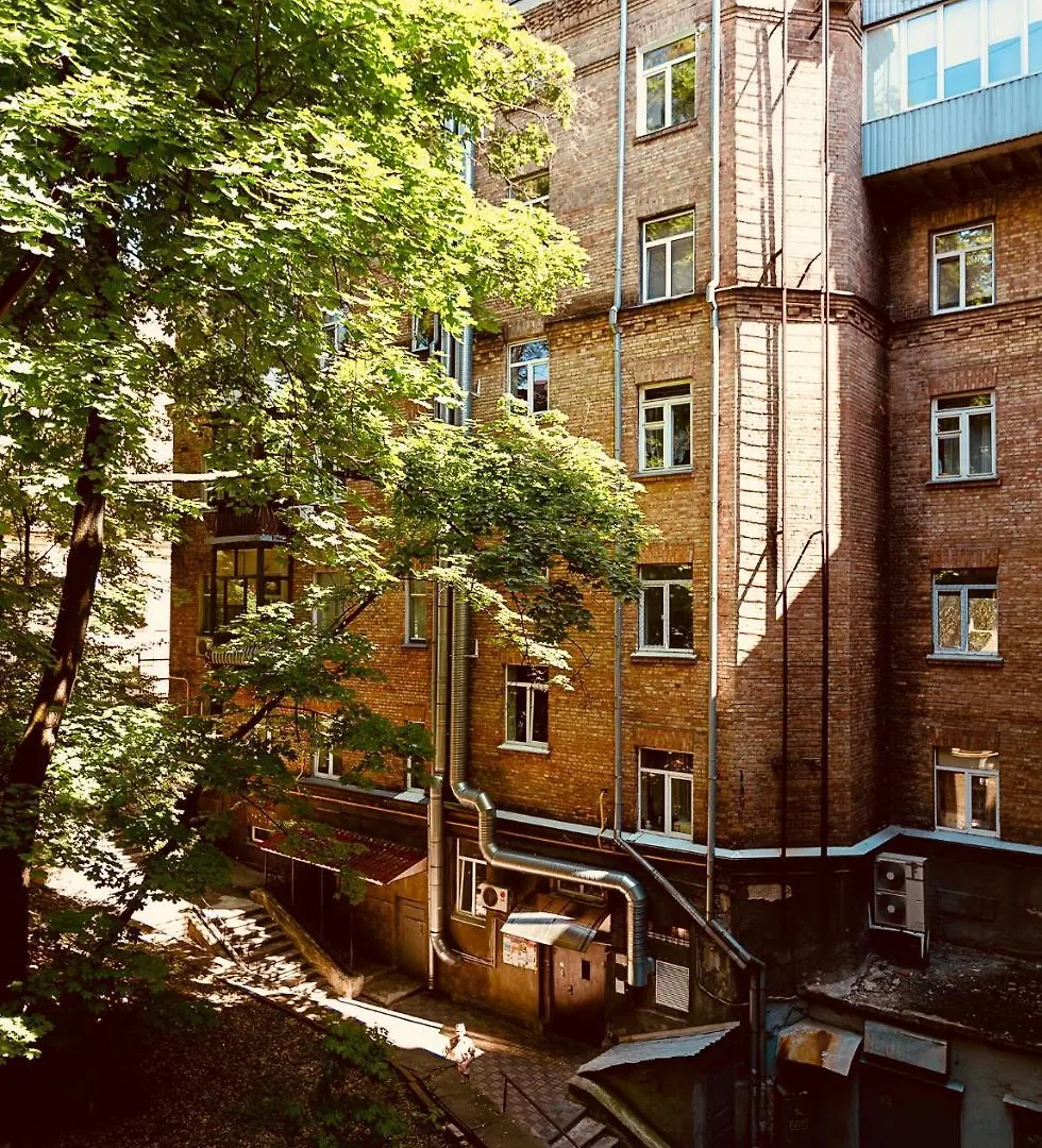 Odnokomnatnaya Studiya 基輔 0*,